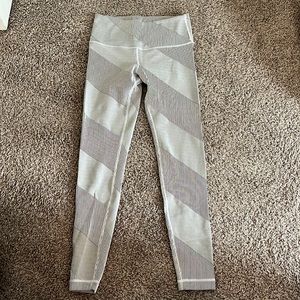 Black and white legging pure barre